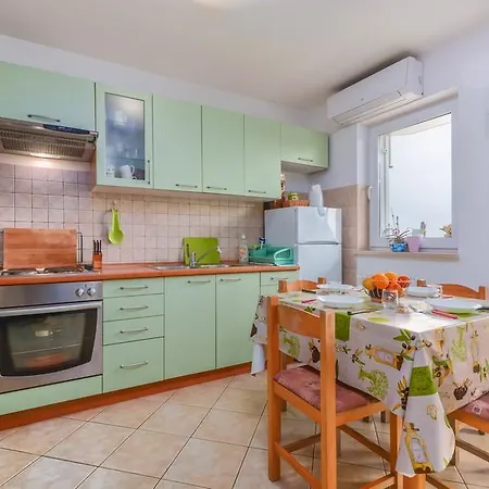 Apartment Roman